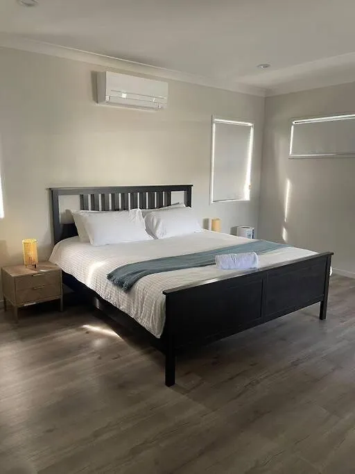 Home Away From Home & Resort Facility Rochedale Villa