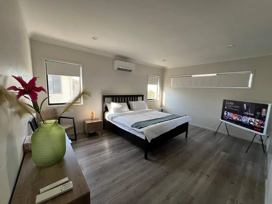 Home Away From Home & Resort Facility Rochedale Villa